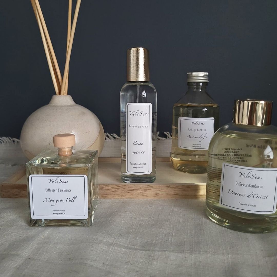 Diffuseurs et brumes d’ambiance YuleSens – fabrication artisanale, senteurs naturelles et raffinées pour parfumer la maison avec douceur.