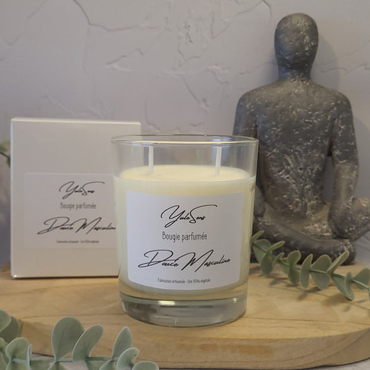 "La douce masculine" Fragrance boisée aux notes à la fois fraiche et réconfortante. Senteur authentique et élégante, sublimée par des accords aussi bien féminin que masculin.