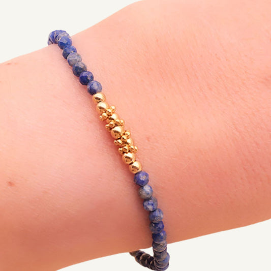 Bracelet Auréa Lapis lazuli porté au poignet